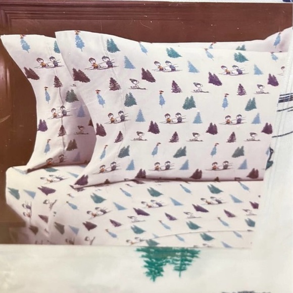 Peanuts Snoopy Skiing Christmas Winter Queen Sheet Set - Picture 2 of 4